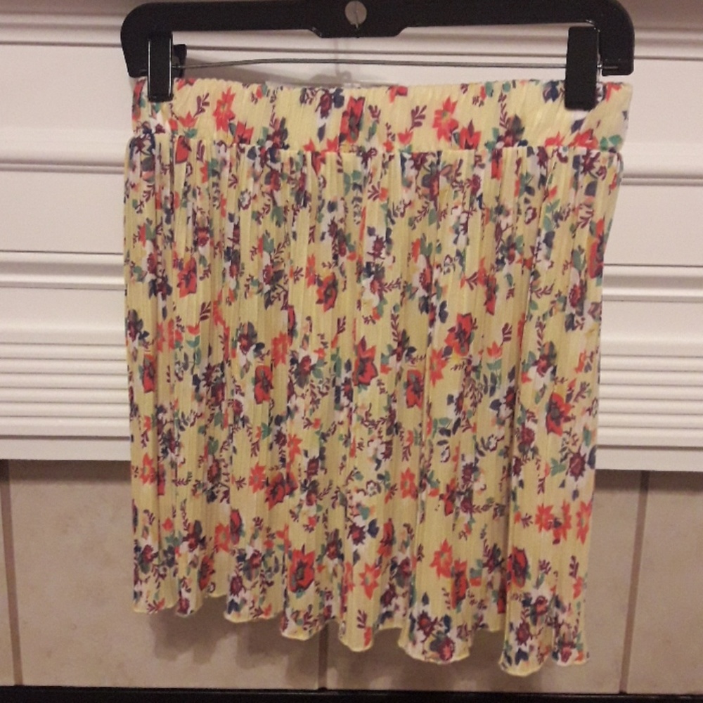 Zara Trafaluc Yellow Pleat Floral Skirt Medium 28